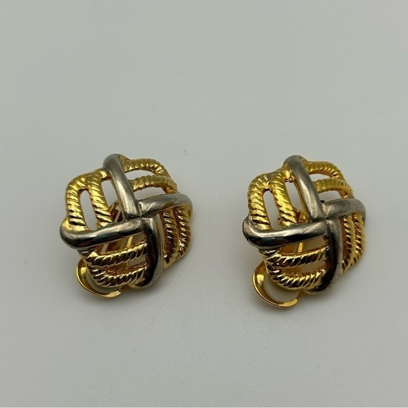 Vintage Gold Tone Knotted Square 3D Dimensional Quality Large Clip On Earrings - Picture 4 of 6